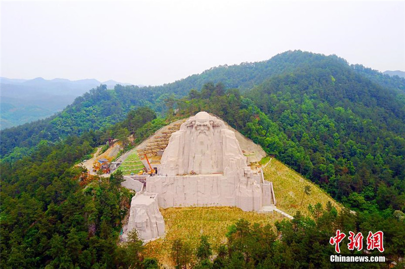 Gigantische Laozi-Skulptur auf dem Wudang-Berg