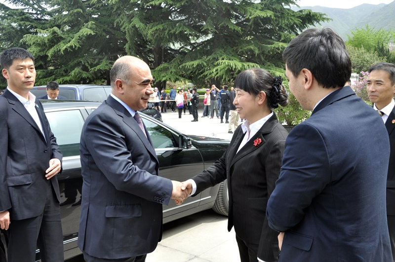 Vize-Premierminister aus Usbekistan besucht das Museum von Qin-Mausoleum