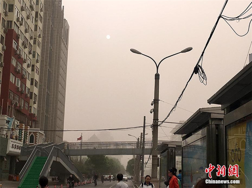 Starker Sandsturm fegt über Beijing