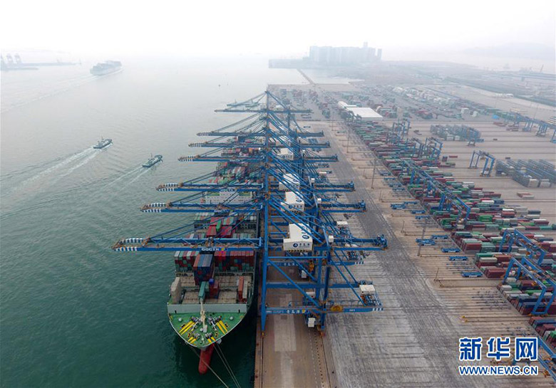 Inbetriebnahme eines vollautomatisierten Containerterminals im Qingdaoer Hafen