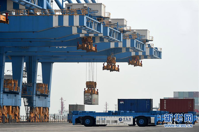 Inbetriebnahme eines vollautomatisierten Containerterminals im Qingdaoer Hafen