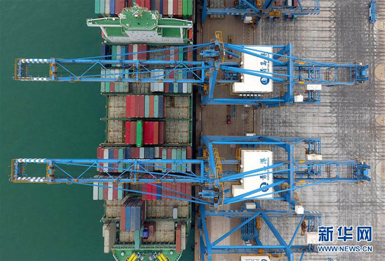 Inbetriebnahme eines vollautomatisierten Containerterminals im Qingdaoer Hafen