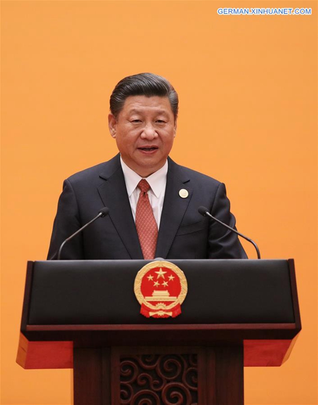 Xi Jinping nimmt mit Ehrengästen des 
