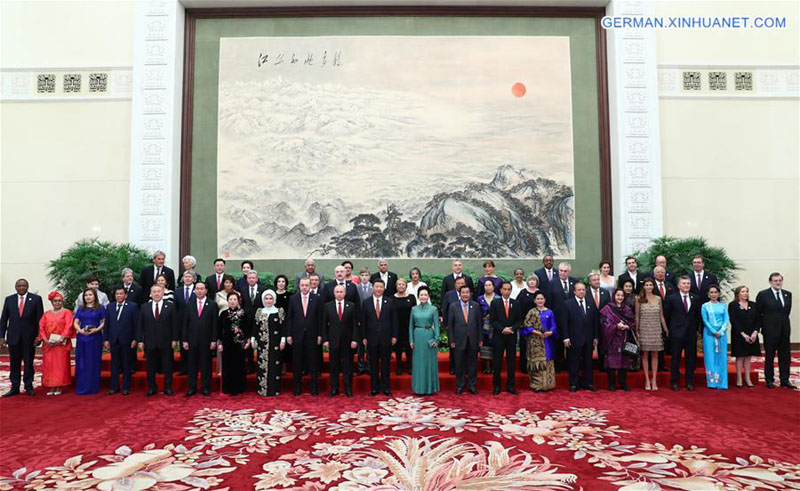 Xi Jinping nimmt mit Ehrengästen des "Belt and Road"-Forums an einem Willkommensbankett teil
