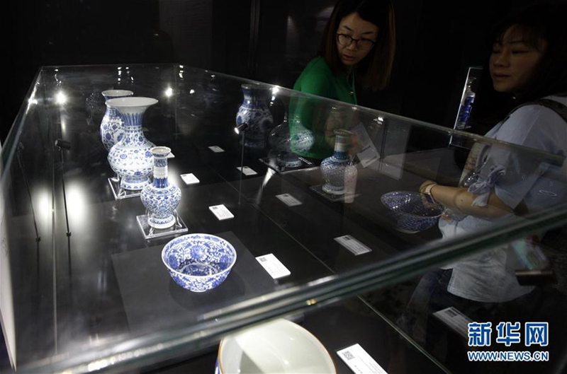 Sonderausstellung zu blauweißem Porzellan in Shanghai