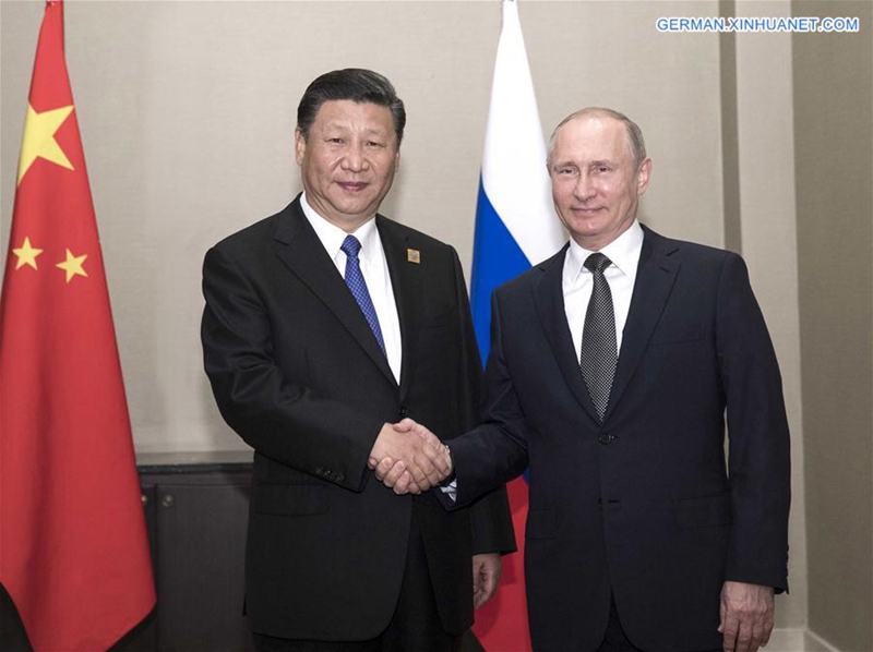 Xi und Putin treffen sich für bilaterale Beziehungen und SOZ-EntwicklungDer chinesische Staatspräsident Xi Jinping und sein russischer Amtskollege Wladimir Putin gelobten am Donnerstag in Astana, die bilateralen Beziehungen zu verstärken und die Rolle der Shanghaier Organisation für Zusammenarbeit (SOZ) zu fördern.