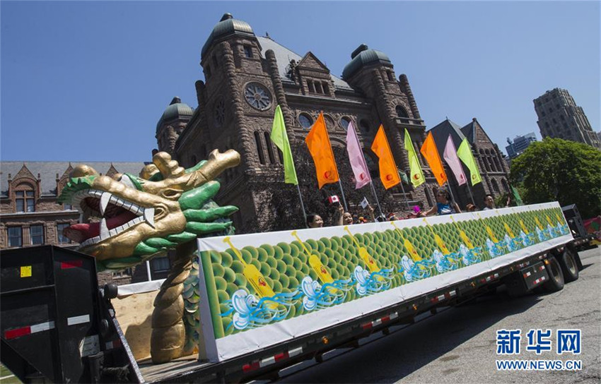 Toronto feiert Drachenbootfest mit Umzug