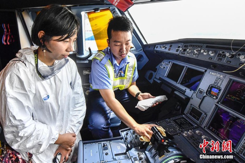 Tag der offenen Tür: Guangzhouer erleben Flugzeugreinigung