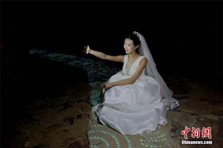 Sternennacht: Fluoreszierender Gehweg in Zhengzhou