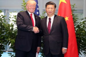 Xi Jinping trifft Donald TrumpDer chinesische Staatspräsident Xi Jinping hat sich am Samstag in Hamburg mit seinem US-amerikanischen Amtskollegen Donald Trump zu einem Gespräch getroffen. Beide Staatschefs tauschten ihre Meinungen über die bilateralen Beziehungen beider Staaten und wichtige internationale und regionale Fragen vom gemeinsamen Interesse aus.
