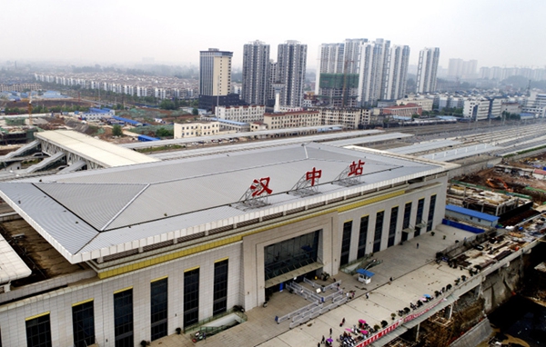 Hochgeschwindigkeitsstrecke für Personenzug zwischen Xi´an und Chengdu am 30. September in Betrieb genommen