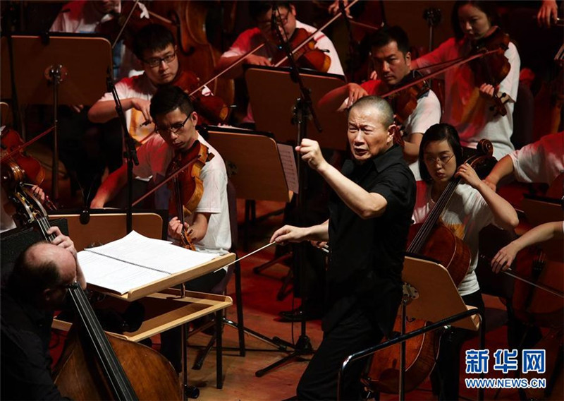 „Sinfonie plus Rockmusik“ auf dem Festival „MISA“ in Shanghai