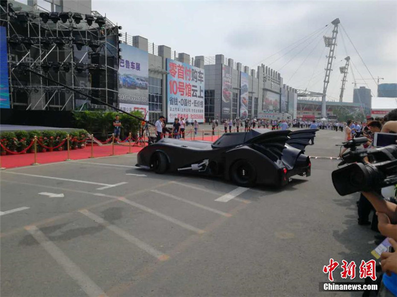 „Batman-Kampfwagen“ auf der Auto-Expo in Changchun präsentiert
