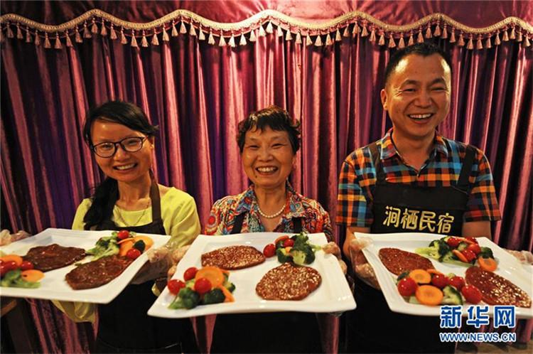 Cao Shuiying: Von Dorffrau zu Haushälterin des Landgasthauses