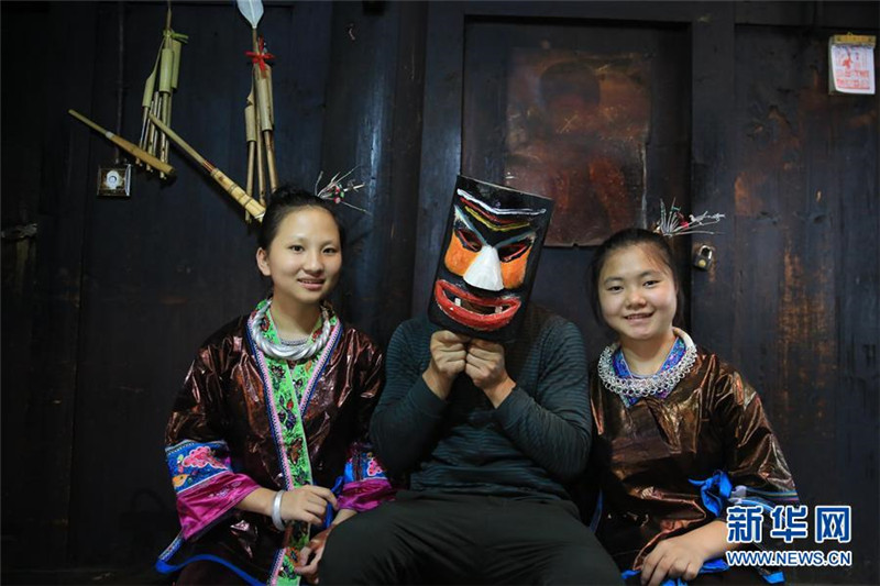 Manggao-Maskenhandwerker des Miao-Volks in Guangxi
