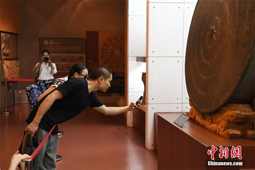 Archäologie: Die größte Kupfertrommel der Welt in Guangxi ausgestellt