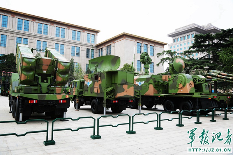 Ausstellung der Kriegsgeräte zur Markierung des 90. Jahrestages der Volksbefreiungsarmee 