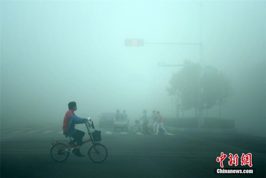 Dicker Nebel herrscht in Hebei