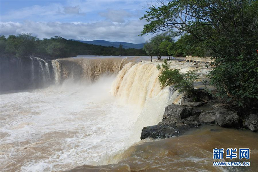Riesiger Wasserfall in Heilongjiang zieht zahlreiche Besucher an