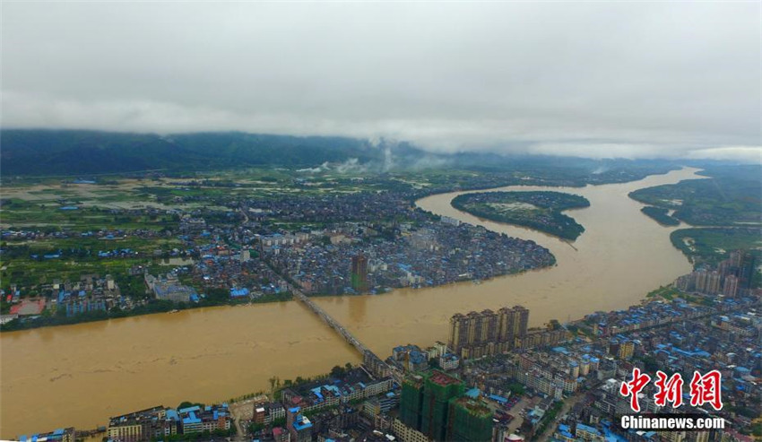 Oberlauf des Perl-Flusses von Überschwemmungen betroffen
