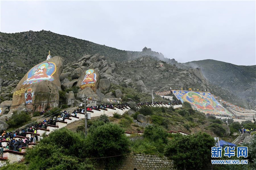 Tibeter feiern das Shoton-Festival