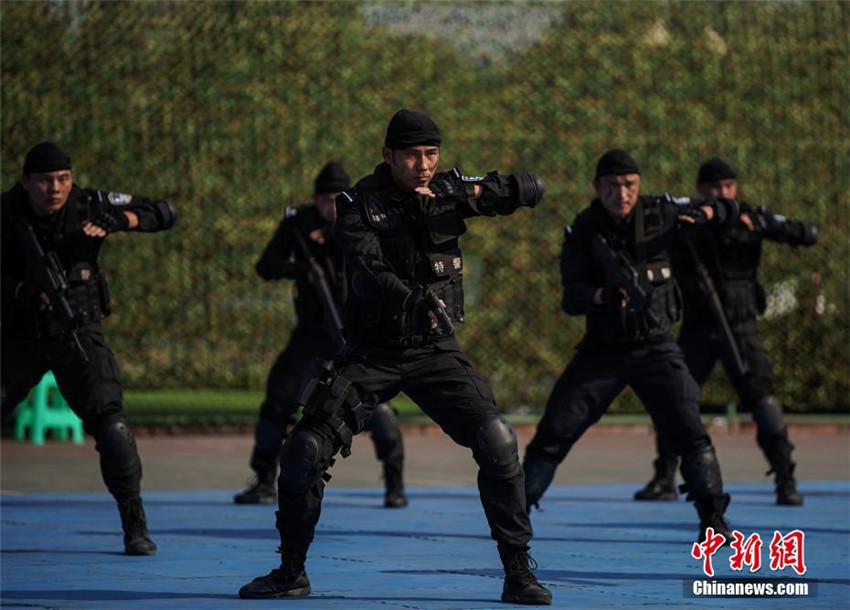Chongqinger Polizei übt für den Terror-Ernstfall