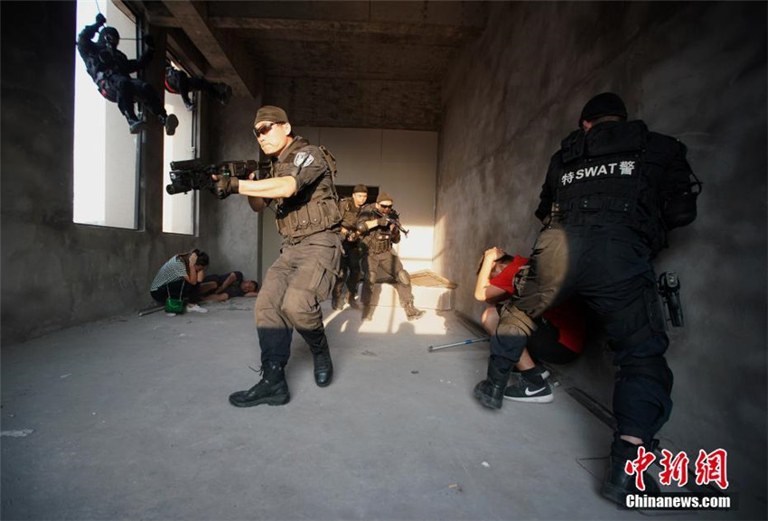 Chongqinger Polizei übt für den Terror-Ernstfall