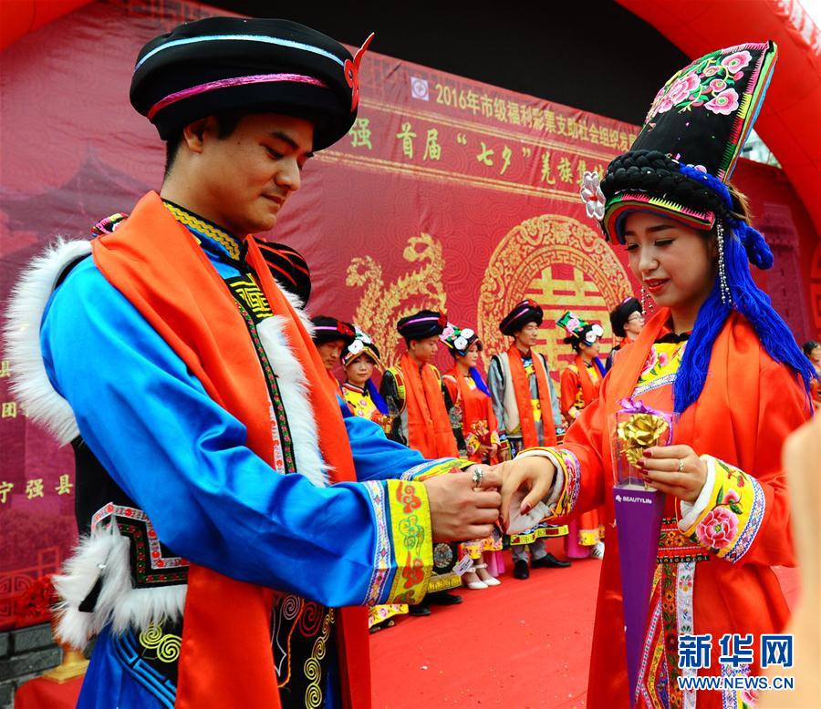 Gruppenhochzeit vorm Qixi-Fest