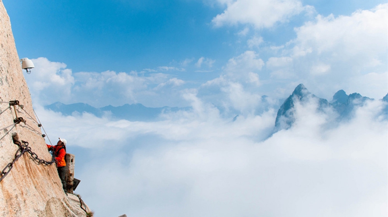 Das berühmteste natürliches Hindernis auf Berg Huashan: Holzsteig im Himmel