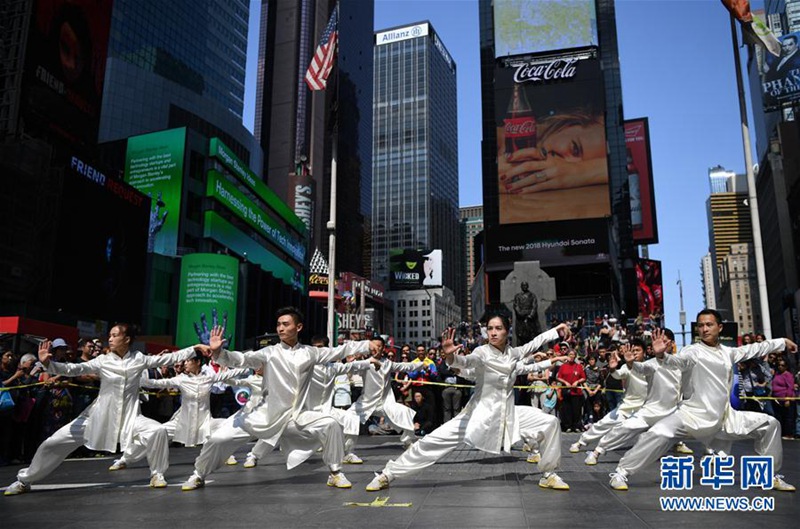 Chinesische Kungfu-Show auf dem Times Square