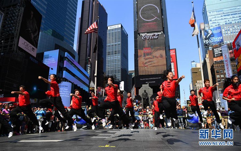 Chinesische Kungfu-Show auf dem Times Square
