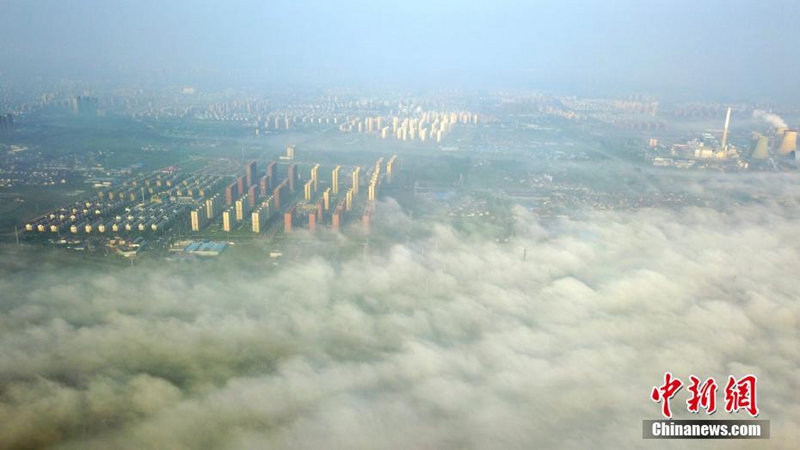 Advektionsnebel über Yangzhou