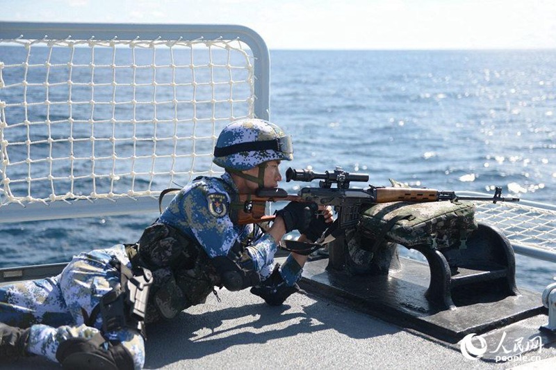 Teilnehmer der chinesischen „Joint Sea 2017“ führen Übungen im Japanischen Meer durch