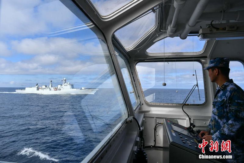Chinesische und russische Kriegsschiffe üben gemeinsam Nachschubversorgung auf See