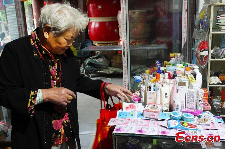 Xi‘aner Geschäft bietet altmodische chinesische Produkte an