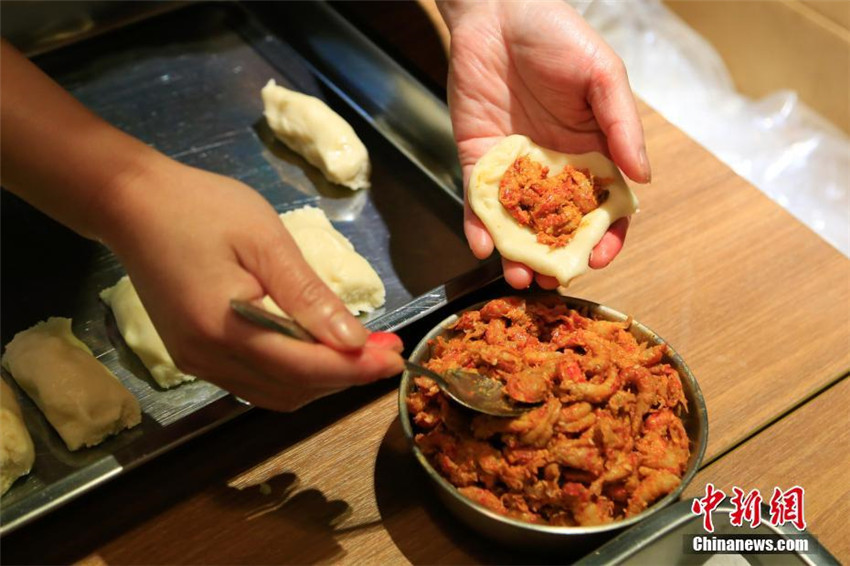 Hangzhou: Mondkuchen mit Flusskrebs-Füllung