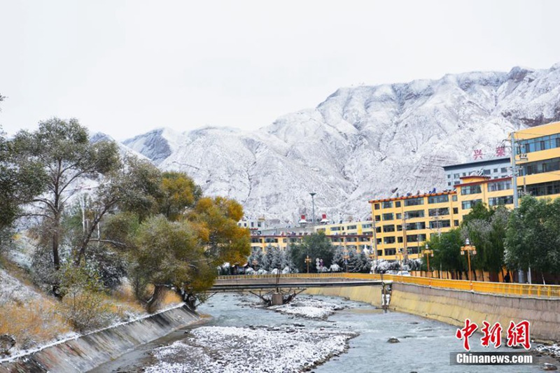Erster Schneefall in der zweiten Jahreshälfte in Nordchina