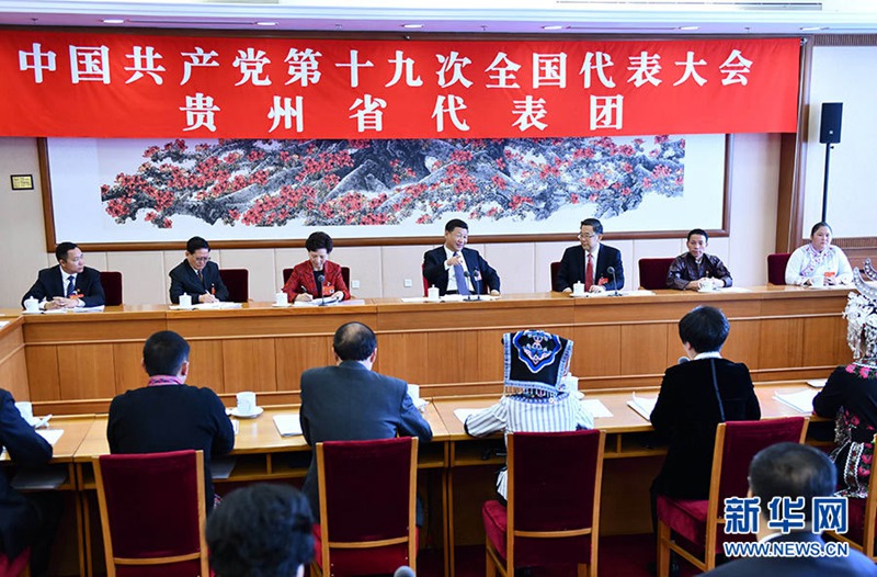 Xi Jinping nimmt an der Diskussion mit den Delegierten aus Guizhou teil