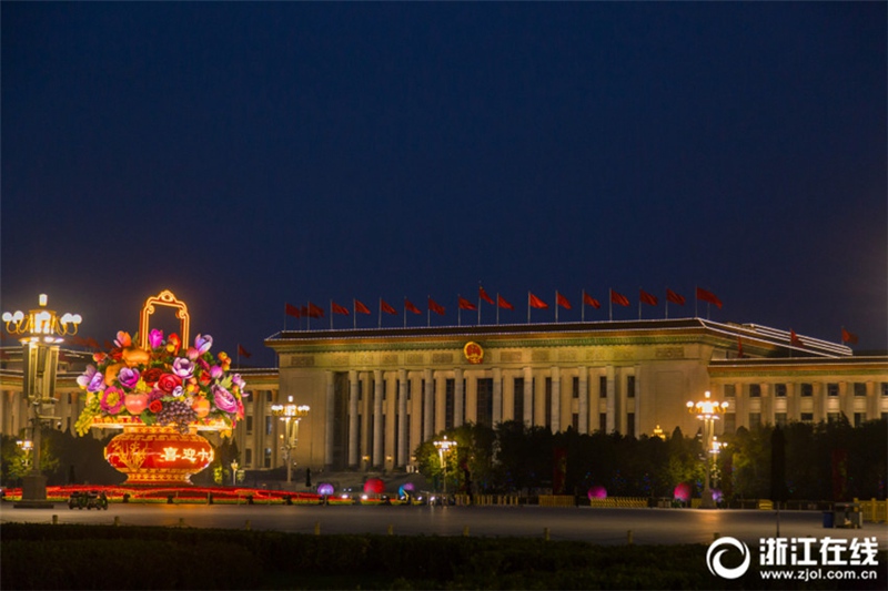 Faszinierende Nachtansicht am Tian'anmen-Platz