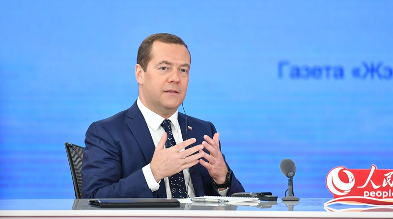 Russischer Premier Dmitri Medwedew besucht People’s Daily Online