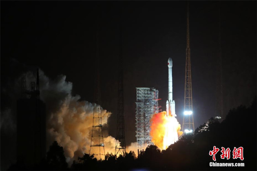 China sendet zwei Beidou-3-Navigationssatelliten auf einer Trägerrakete ins All