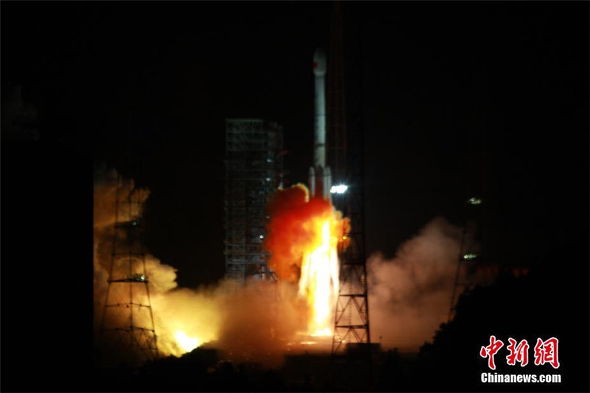 China sendet zwei Beidou-3-Navigationssatelliten auf einer Trägerrakete ins All