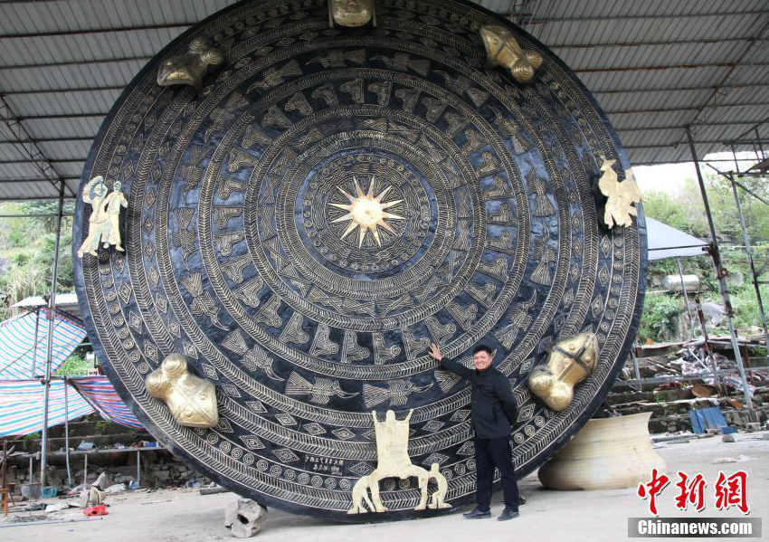 Weltweit größte Bronzetrommel wird in Guangxi gegossen