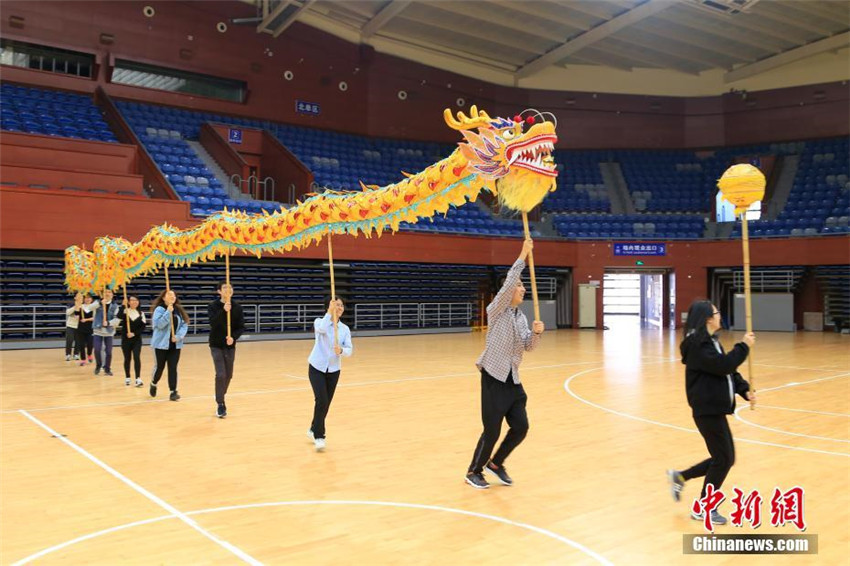 Universität Zhejiang bietet Kurse zu Löwen- und Drachentanz an