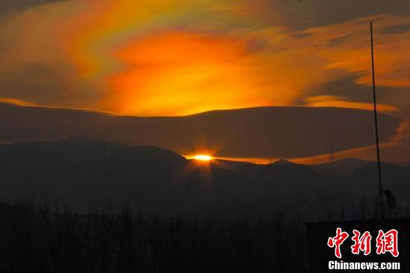 Bunte Wolken am Himmel von Tianchi in Xinjiang