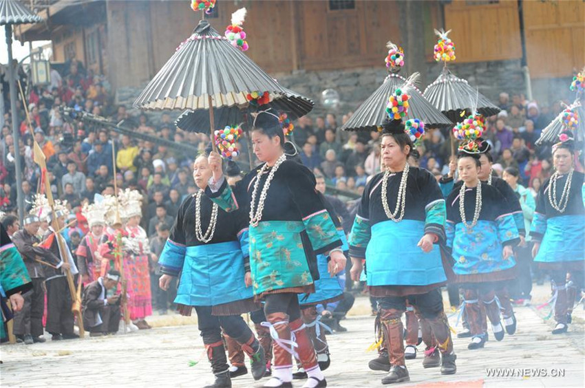 Guizhou: Dong-Volk feiert Sama-Fest