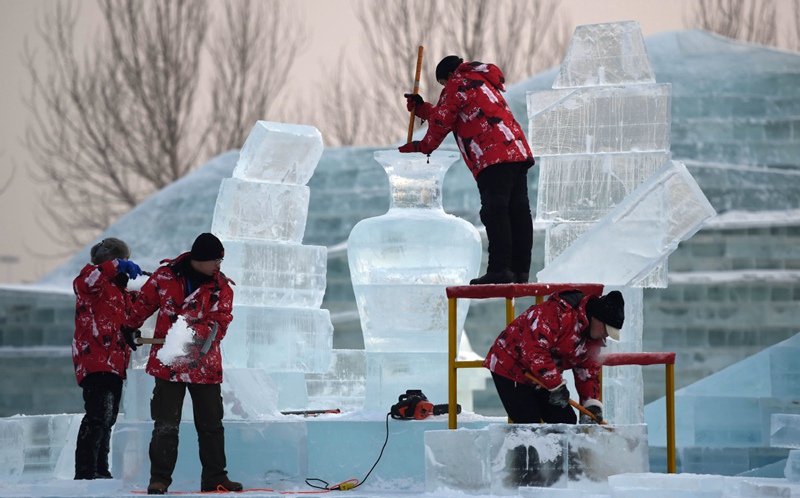 Eisskulpturenwettbewerb eröffnet in Harbin