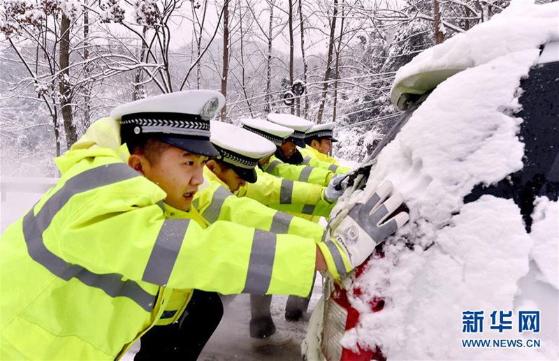 Maßnahmen zum reibungslosen Verkehr im Schnee