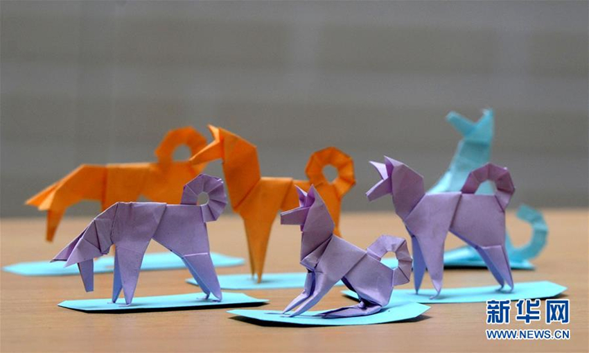 Origami-Hunde begrüßen „Jahr des Hundes“