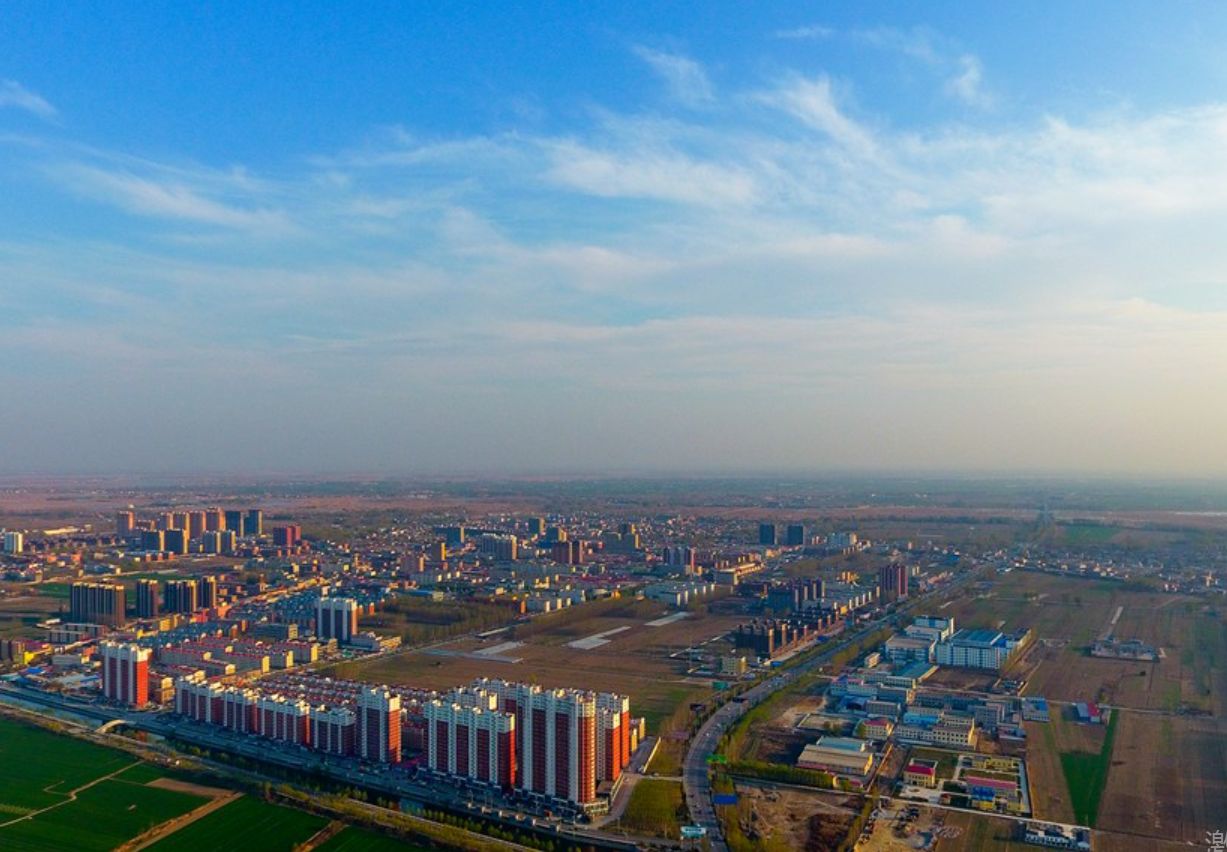 02           Beratung über Rahmenplan für Xiongan           Bei einer Konferenz zur koordinierten Entwicklung der Beijing-Tianjin-Hebei Region, die am Dienstag in Beijing abgehalten wurde, wurde über den Rahmenplan für die Xiongan New Area beraten.